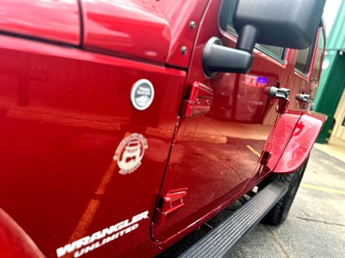 Used 2012 Jeep Wrangler Unlimited Rubicon w/ Dual Top Group image 10