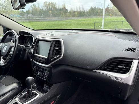 Used 2016 Jeep Cherokee Trailhawk AWD/4WD image 24