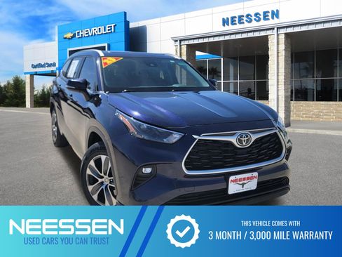 Used 2023 Toyota Highlander XLE image 1