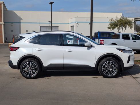 New 2026 Ford Escape SE image 3