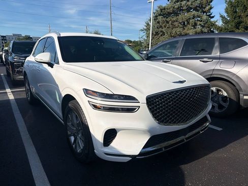 Used 2022 Genesis GV70 2.5T AWD/4WD image 4