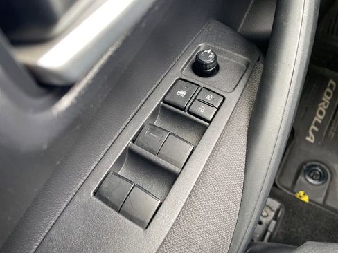 Used 2020 Toyota Corolla LE image 21