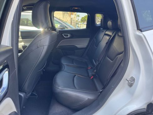 Used 2025 Jeep Compass Limited image 27