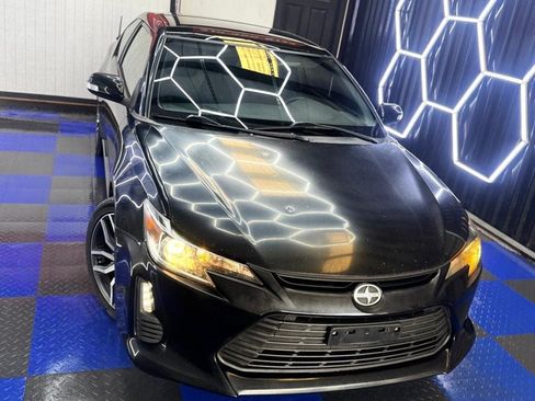 Used 2014 Scion tC FWD image 2