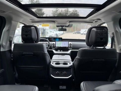 New 2026 Ford Expedition Platinum image 31