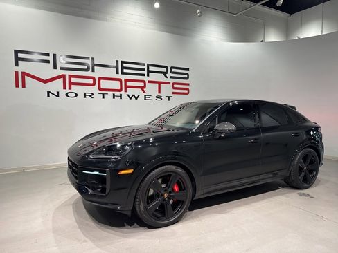 Used 2025 Porsche Cayenne GTS image 8