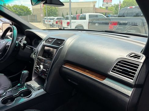 Used 2016 Ford Explorer Platinum AWD/4WD image 20