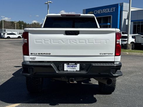 Used 2021 Chevrolet Silverado 2500 Custom w/ Custom Value Package image 9