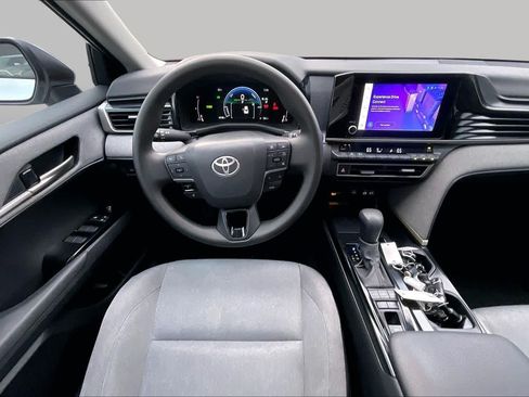 Used 2025 Toyota Camry LE w/ Convenience Package FWD image 6