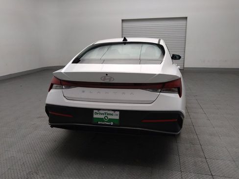 Used 2025 Hyundai Elantra SE FWD image 7