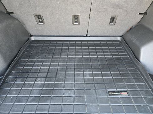 Used 2021 Chevrolet Equinox LS w/ LS Convenience Package image 32