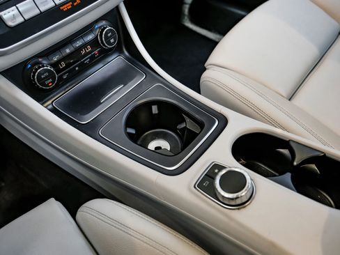 Used 2018 Mercedes-Benz CLA 250 4MATIC image 30