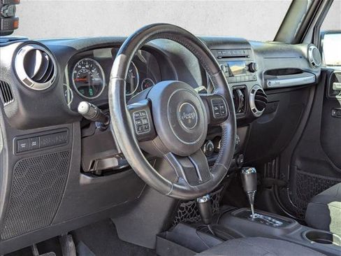 Used 2016 Jeep Wrangler Unlimited Rubicon w/ Connectivity Group image 10