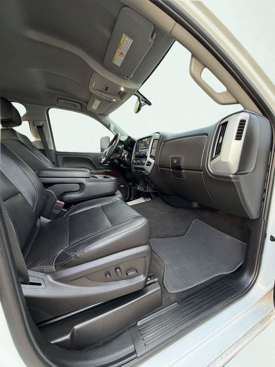 Used 2018 GMC Sierra 2500 SLT w/ Duramax Plus Package AWD/4WD image 27