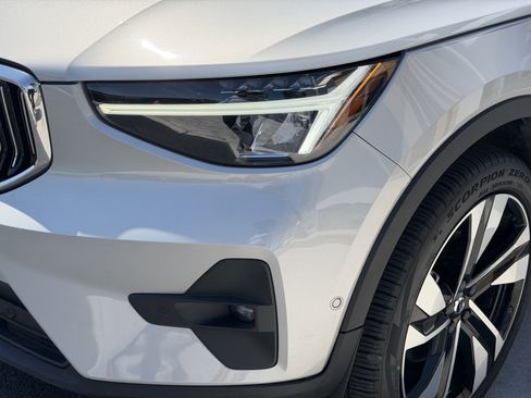 Certified 2023 Volvo XC40 B5 Plus w/ Driver Assist Package AWD/4WD image 8