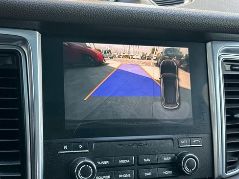 Used 2018 Porsche Macan image 25