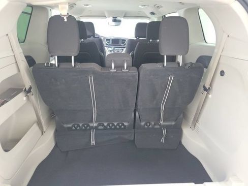 Used 2023 Chrysler Voyager LX FWD image 16