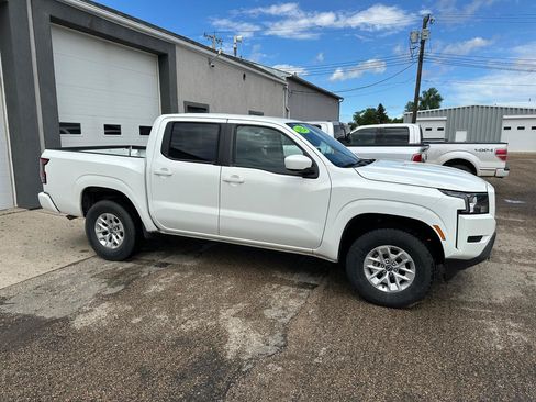 Used 2024 Nissan Frontier SV AWD/4WD image 1