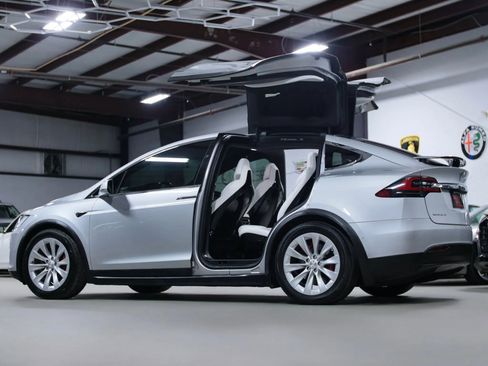 Used 2017 Tesla Model X 90D image 22