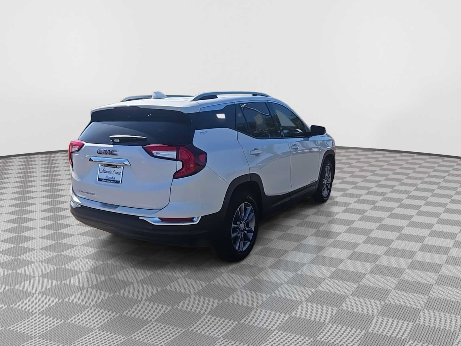 Used 2022 GMC Terrain SLT w/ Infotainment Package II FWD image 8