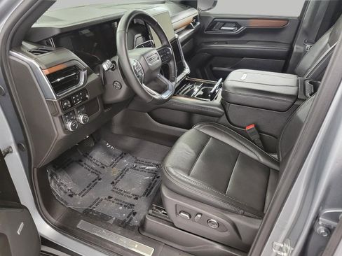 Certified 2025 GMC Yukon XL Denali image 9