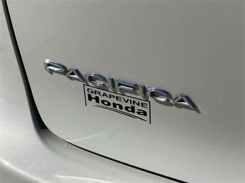 Used 2021 Chrysler Pacifica Limited w/ Uconnect Theater Family Group image 8