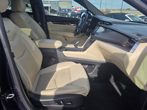 Used 2017 Cadillac XT5 Luxury w/ Driver Awareness Package image 17