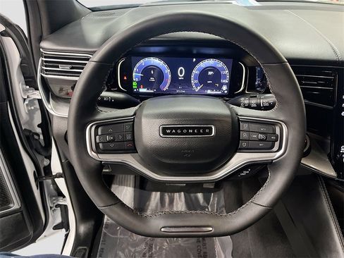 Used 2022 Jeep Wagoneer Series II image 11
