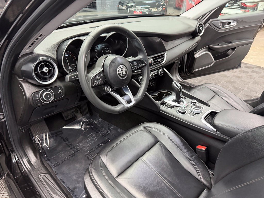 Used 2020 Alfa Romeo Giulia w/ Quick Order Package 22K Sport RWD image 35