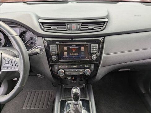 Used 2018 Nissan Rogue SV AWD/4WD image 55