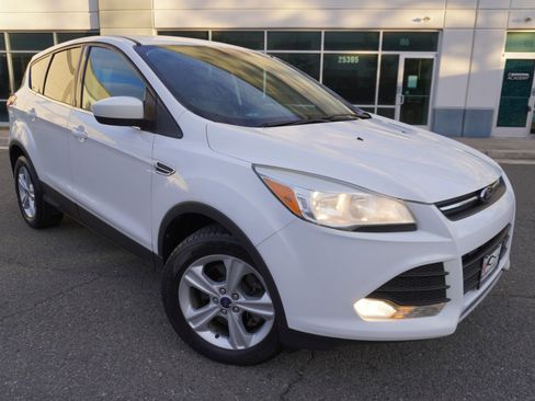 Used 2014 Ford Escape SE image 2
