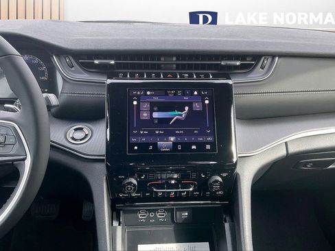 New 2025 Jeep Grand Cherokee L Laredo w/ Luxury Tech Group I image 12