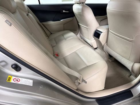 Used 2014 Toyota Camry LE FWD image 12