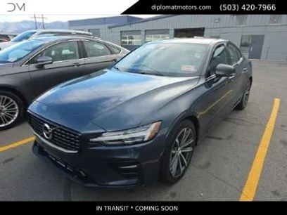 Used 2022 Volvo S60 B5 Momentum