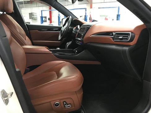 Used 2021 Maserati Levante image 15