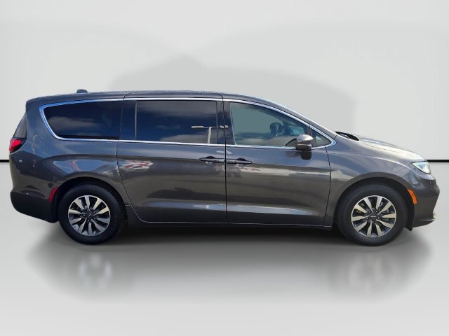 Used 2022 Chrysler Pacifica Touring-L FWD image 6