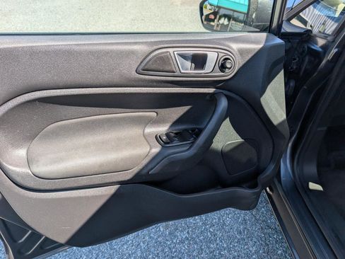 Used 2015 Ford Fiesta SE FWD image 12