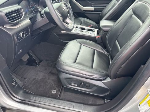 Used 2023 Ford Explorer XLT w/ Equipment Group 202A AWD/4WD image 16