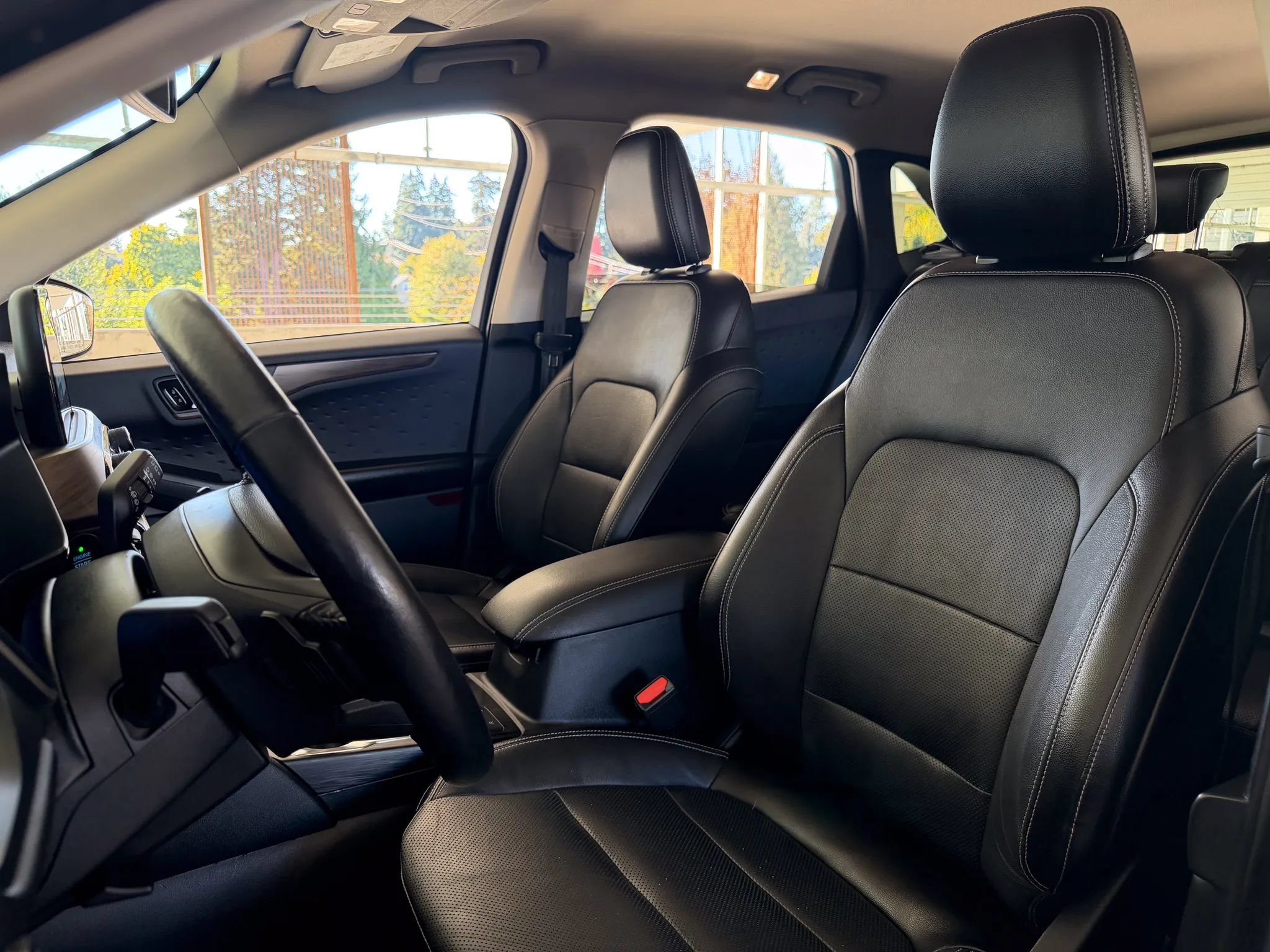Used 2020 Ford Escape Titanium AWD/4WD image 17