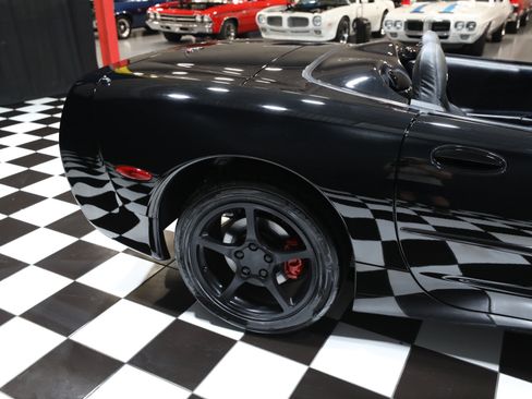 Used 2001 Chevrolet Corvette Convertible w/ Preferred Equipment Group2 RWD image 22