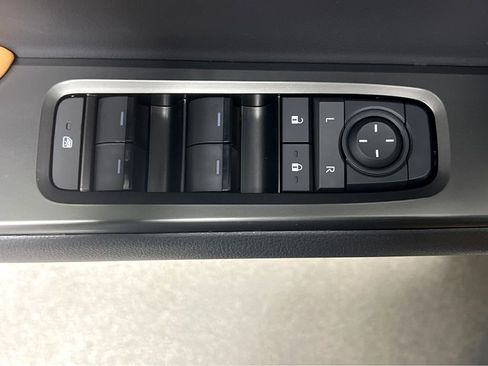 New 2026 Lexus UX 300h AWD image 40