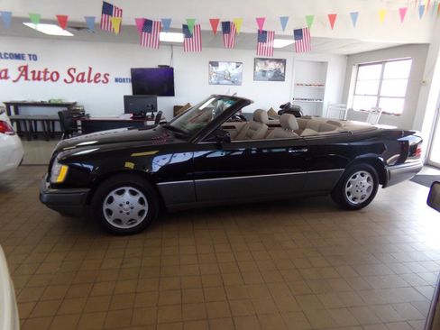 Used 1994 Mercedes-Benz E 320 Convertible image 1