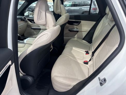 Used 2024 Mercedes-Benz GLC 300 4MATIC image 16