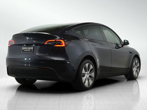 Used 2024 Tesla Model Y Long Range image 5