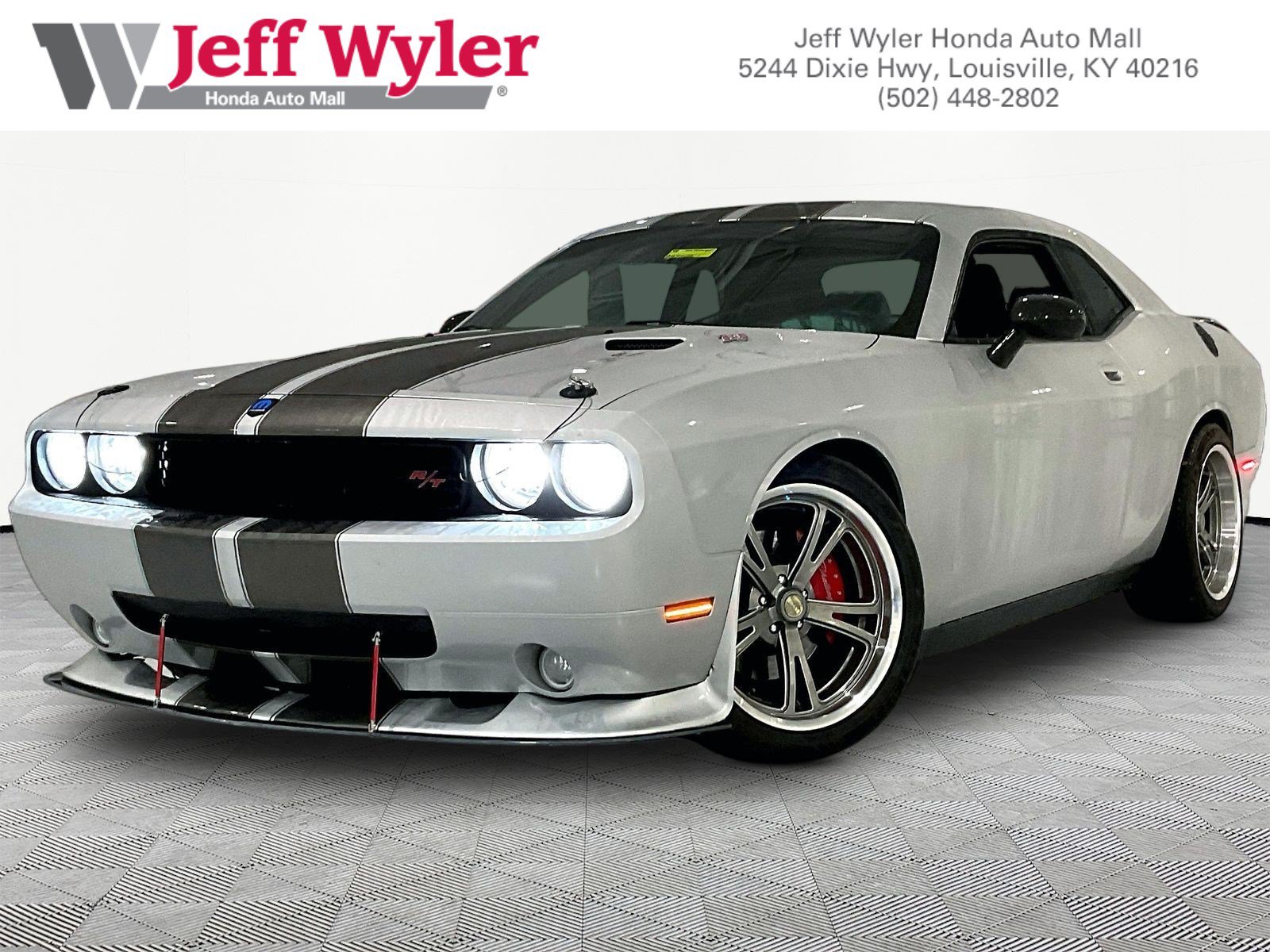 Used 2010 Dodge Challenger R/T RWD image 1