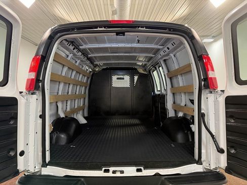 Used 2024 GMC Savana 2500 w/ Driver Convenience Package image 22