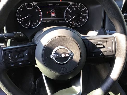 Used 2023 Nissan Rogue S image 8