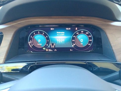 Used 2025 Volkswagen Atlas SE w/ Panoramic Sunroof Package image 17