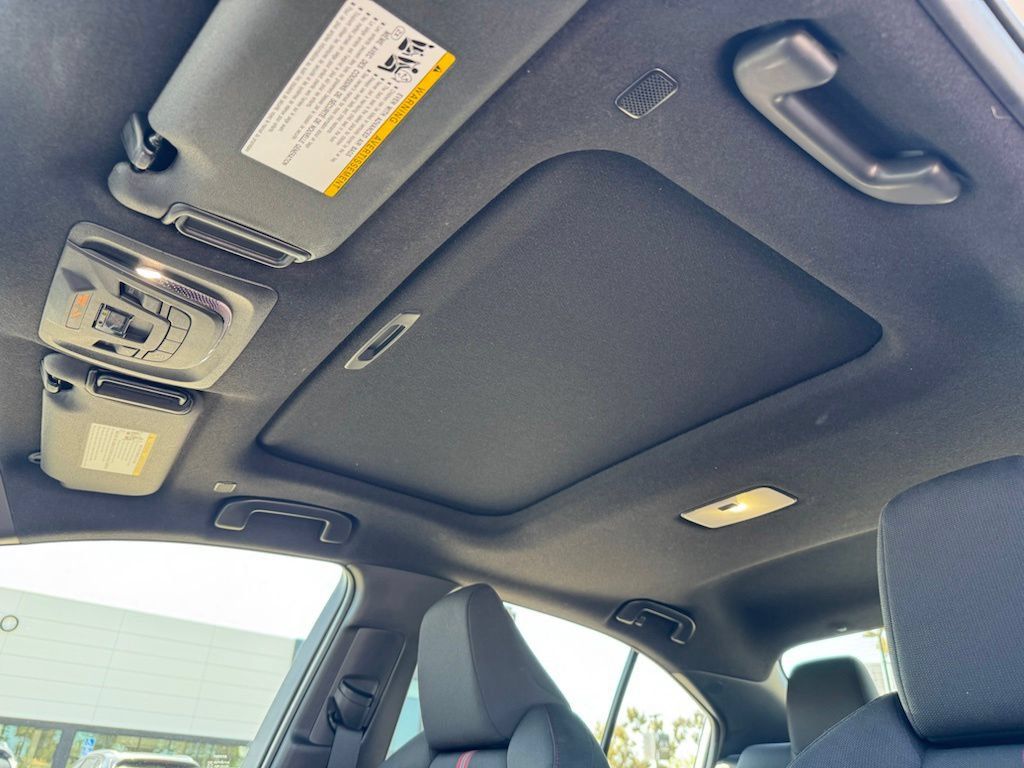Used 2025 Toyota Corolla SE w/ SE Premium Package FWD image 19
