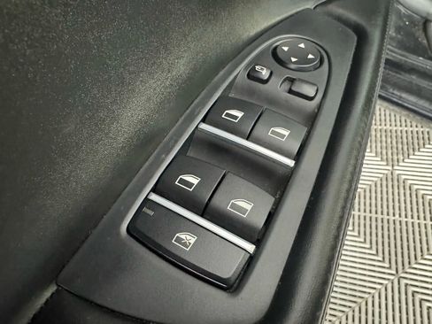 Used 2011 BMW 750Li xDrive image 39